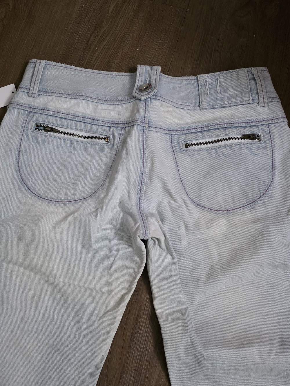 Light Wash Jeans - Style - Picture 4 of 6